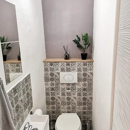 Central In The City Center Apartamento Eger