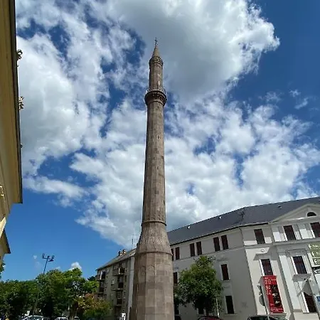 Central In The City Center Апартаменти Еґер